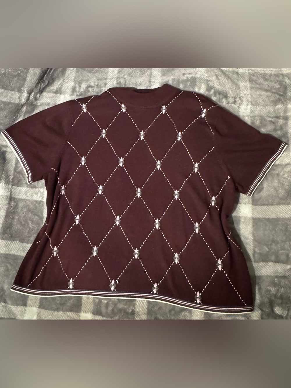 Sag Harbor Maroon Argyle Short-Sleeve Crewneck Sweater